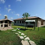 Casa de Férias Stunning In Passignano With Pool Passignano sul Trasimeno