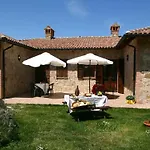 Casa de Férias Stunning In Passignano With Pool