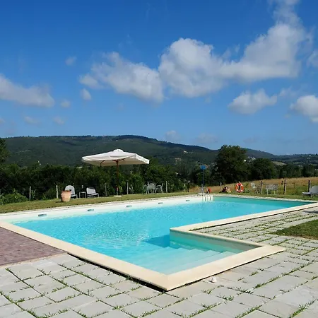 Сasa de vacaciones Stunning In Passignano With Pool Passignano sul Trasimeno