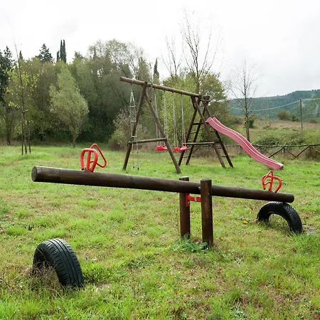 Stunning In Passignano With Pool Пассиньяно-суль-Тразимено