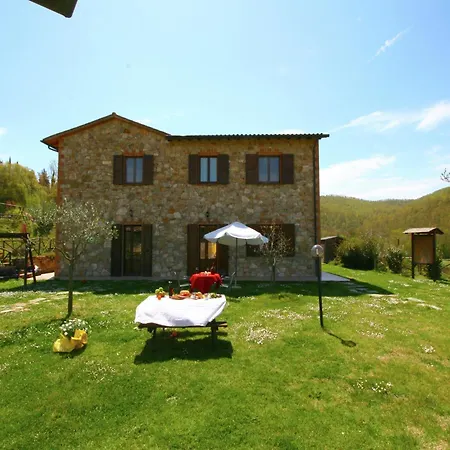 Сasa de vacaciones Stunning In Passignano With Pool