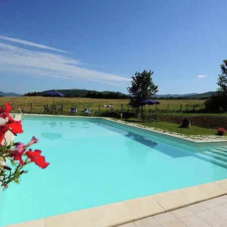 Дом отдыха Stunning In Passignano With Pool Пассиньяно-суль-Тразимено