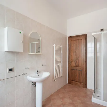 Stunning In Passignano With Pool Дом отдыха Пассиньяно-суль-Тразимено