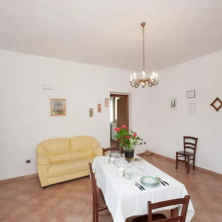 Дом отдыха Stunning In Passignano With Pool Пассиньяно-суль-Тразимено