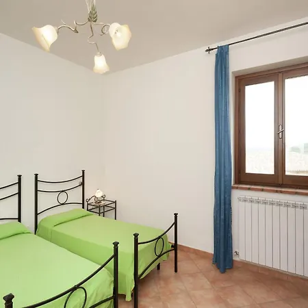 Stunning In Passignano With Pool Пассиньяно-суль-Тразимено