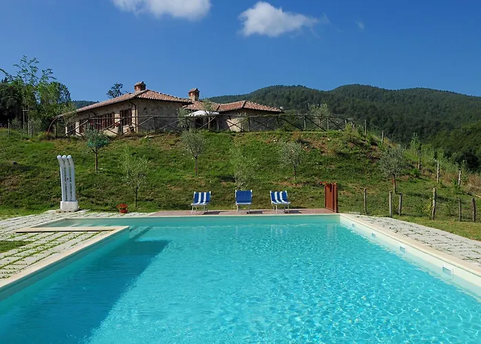 Stunning In Passignano With Pool בית נופש *